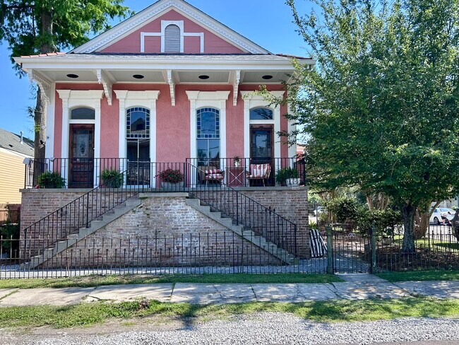 Foto del edificio - 4936 Coliseum St