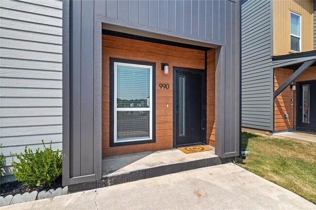 Building Photo - 990 Boardwalk Ave