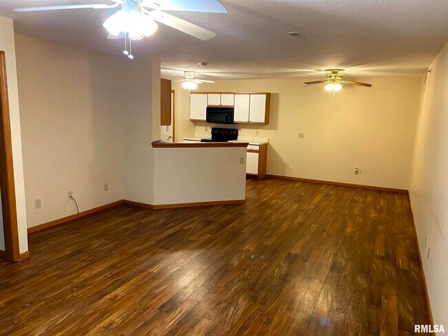Building Photo - 3804 Creek Hill Dr