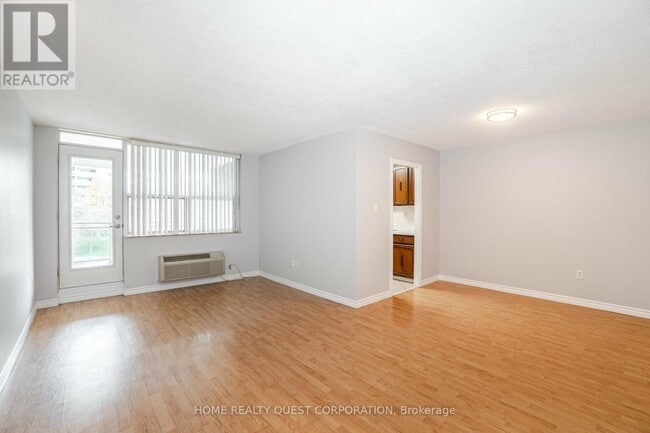 Building Photo - 966-966 Inverhouse Dr