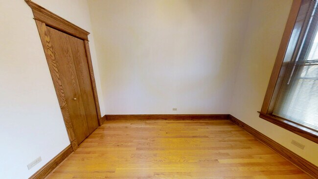 Foto del edificio - 1139 W Webster Ave