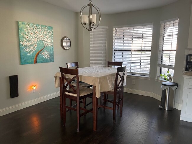 Building Photo - 911 Kings Canyon Dr