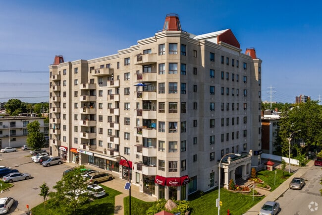 Building Photo - 7250 Boul Viau