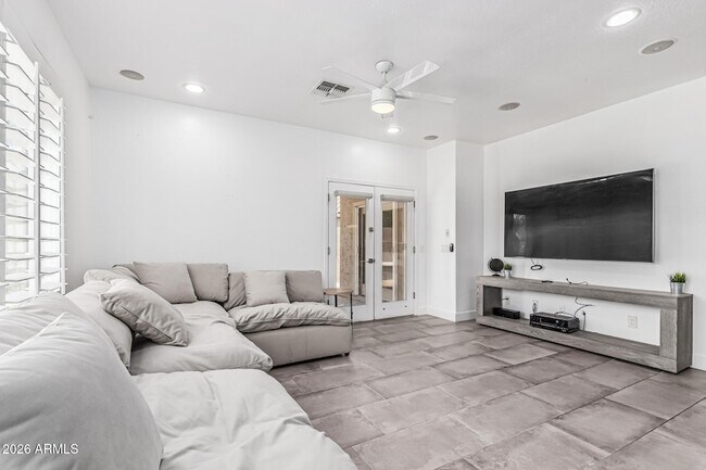 Foto del edificio - 3777 E Vallejo Dr