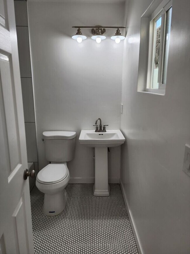Foto del edificio - Cute Cottage- 1BR/1BA-Close to Downtown