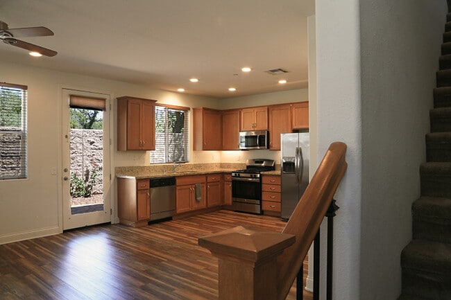 Building Photo - 321 Oak Hill Rd