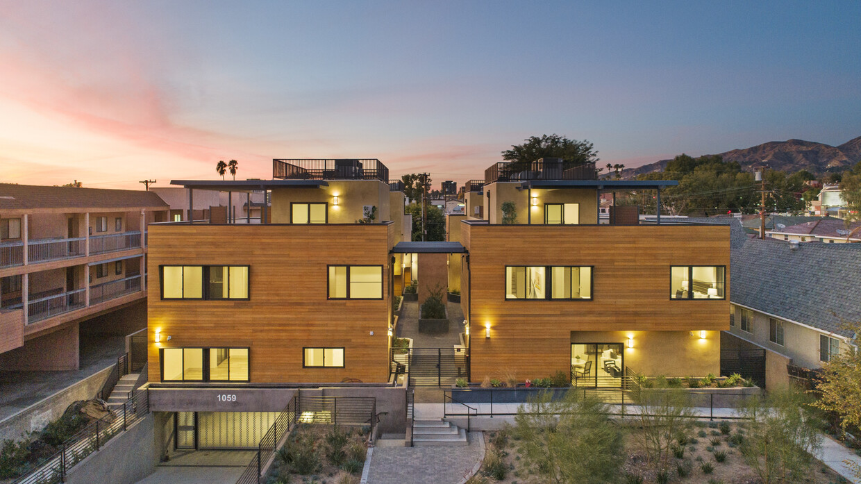 Primary Photo - Rooftop at ELM