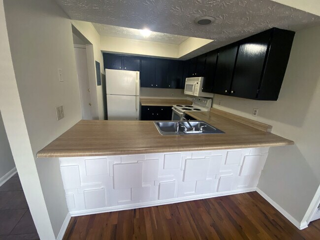 Foto del edificio - 562 Woodland Ave