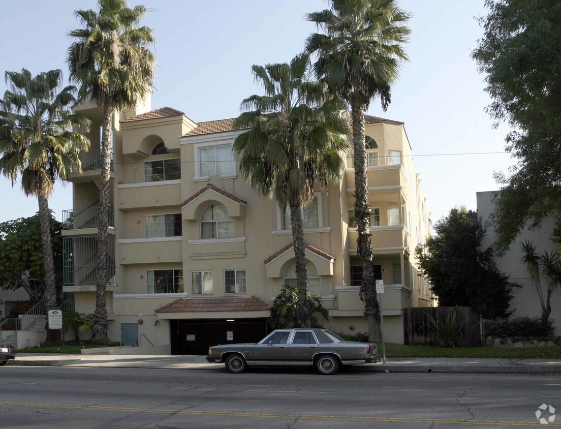 Building Photo - 4560 Coldwater Canyon Ave