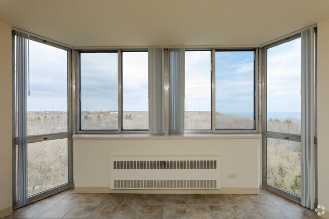 Estudio - Lakeshore Tower Apartments