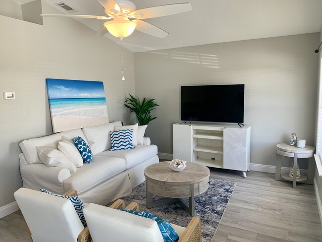 Building Photo - 5711 Beach Dr