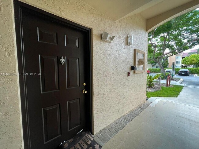 Foto del edificio - 2061 Renaissance Blvd