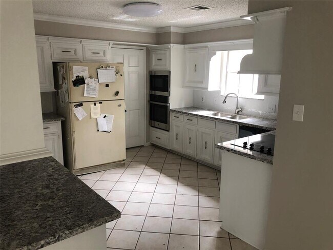 Building Photo - 5326 Pine Arbor Dr