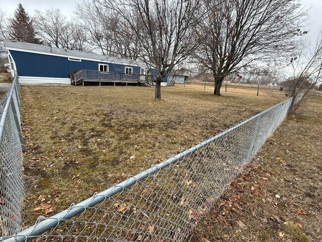 Building Photo - Newly remodeled 2 bed 2 bath trailer on la...