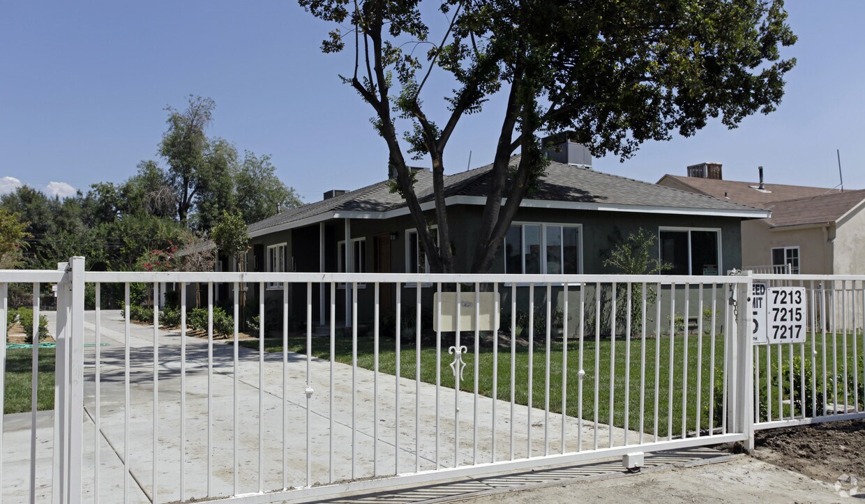 Primary Photo - 7207-7217 Garden Dr