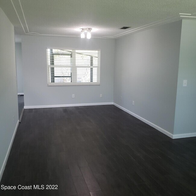 Building Photo - 990 Butia St