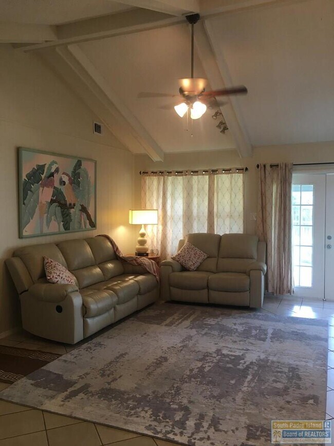 Foto del edificio - 15 Sunnyside Ln