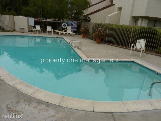 Primary Photo - 4826 Sawyer Ave