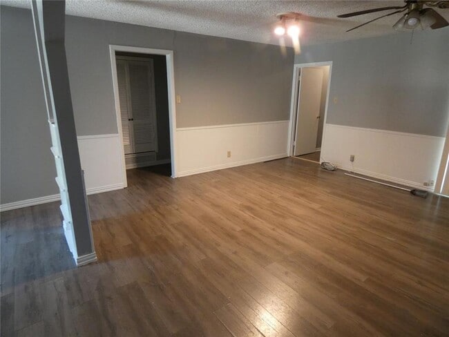Building Photo - 3 bedroom, 2 bath