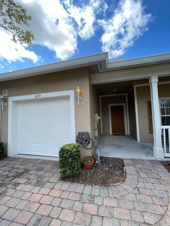 Foto del edificio - 623 NE Bent Paddle Ln