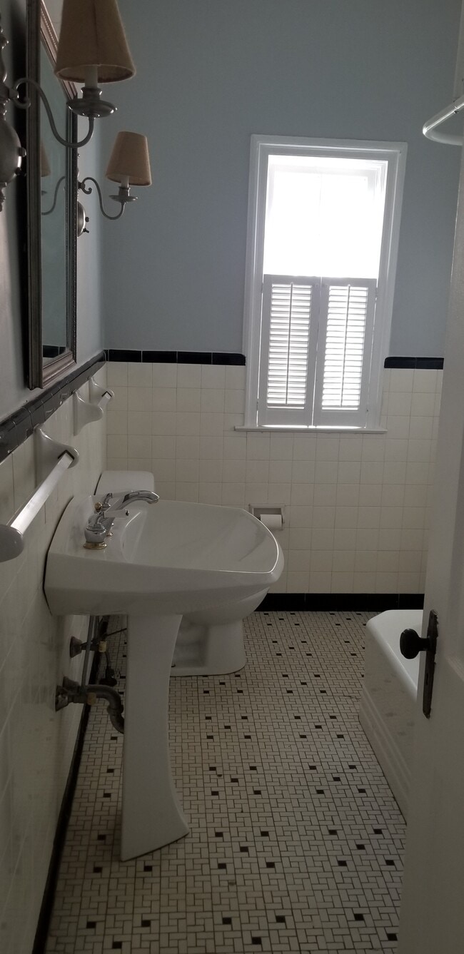 Foto del edificio - 731 W Charlton St