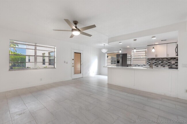 Foto del edificio - 108 Normandy Ln