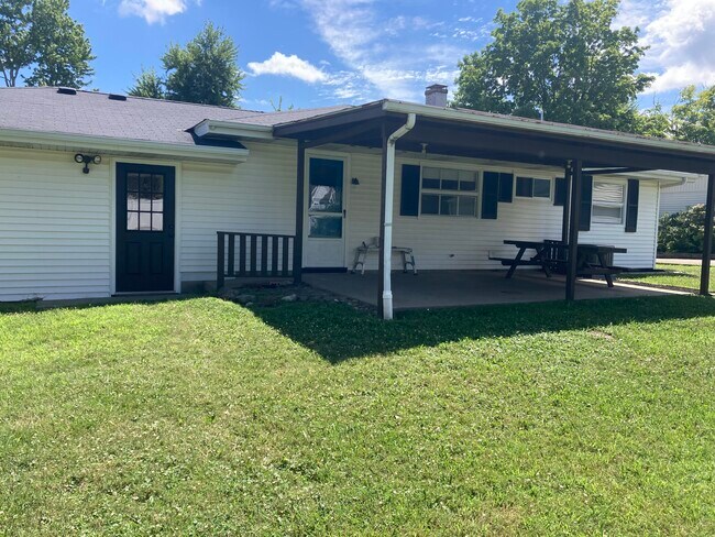 Building Photo - 855 Tanglewood Dr
