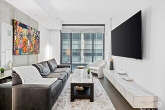 Building Photo - 55 Lagrange St