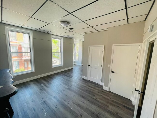 Building Photo - 2257 Old 6th Ave