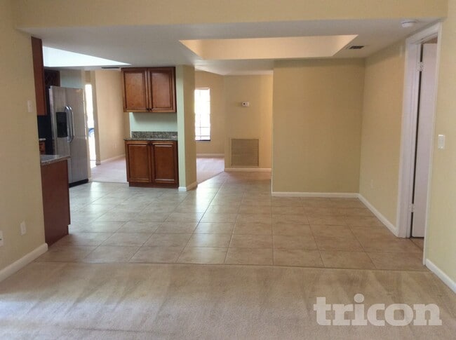 Foto del edificio - 4111 Sand Lake Ct