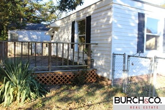 Building Photo - 1425 Angelus St