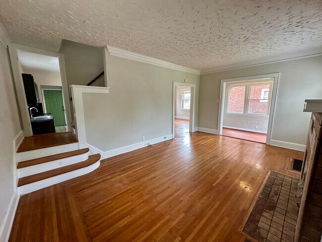 Building Photo - Bond Hill- Beautiful 3 bed 1.5 bath