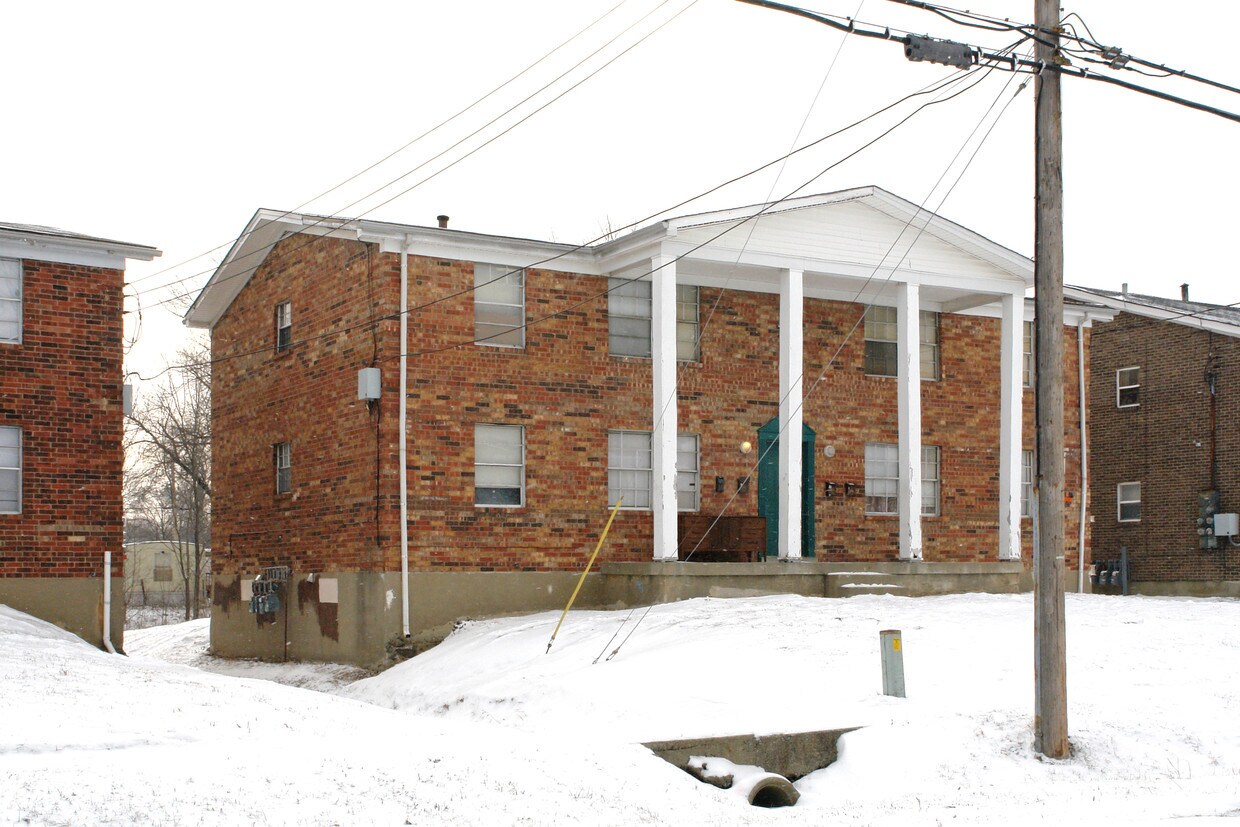4811 Saddlebrook Ln, Louisville, KY 40216 Apartments in Louisville