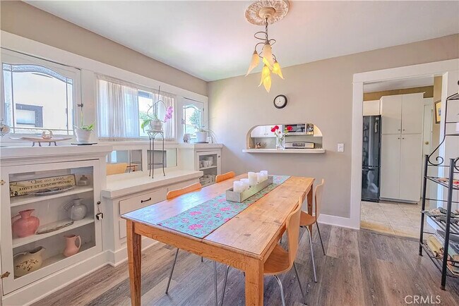 Building Photo - 1112 E Whiting Ave