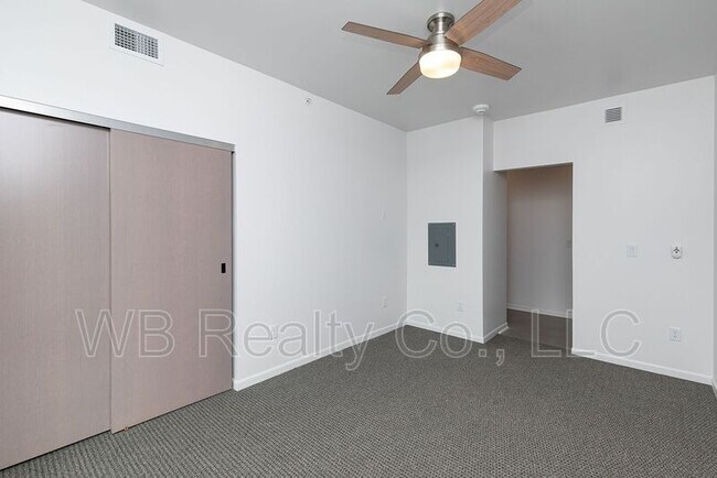 Building Photo - 315 5th St
