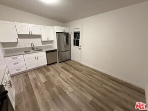 Building Photo - 2658 Santa Ana Ave