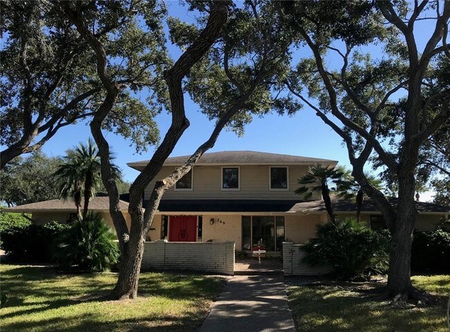 Building Photo - 209 Cape Hatteras Dr
