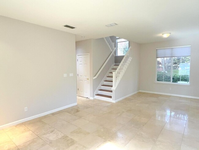 Foto del edificio - REDUCED ! Terrific Danville Location Near ...