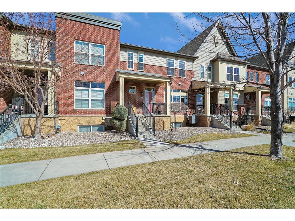 Primary Photo - 12370 Lakeview Dr N