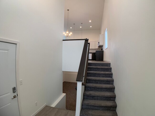 Foto del edificio - 4 Bed 2 Bath Single Family Home