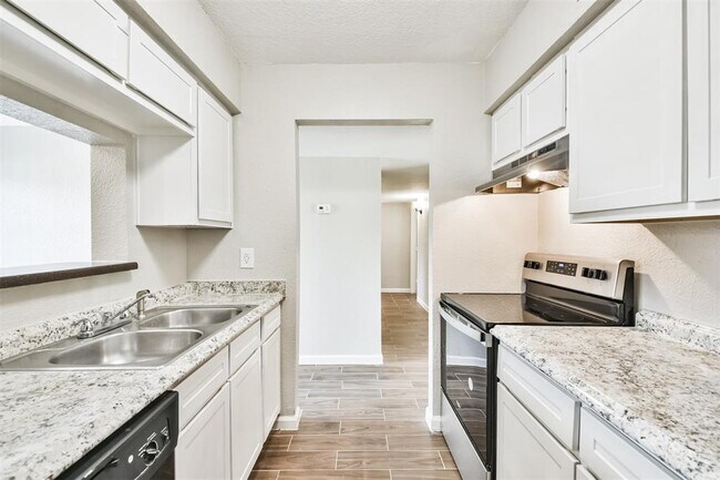 Building Photo - 8100 Creekbend Dr