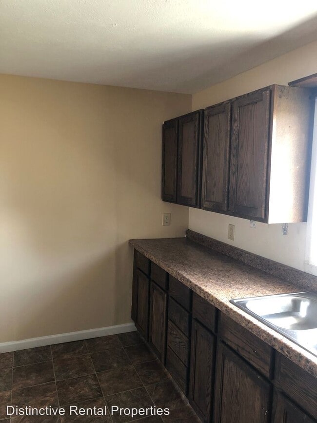 Building Photo - 2 br, 1 bath House - 5614 US 52 S
