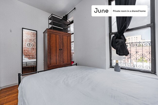 Building Photo - Room in Shared 3 bed/1 bath home