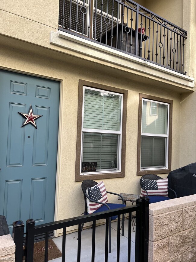 Building Photo - 2 br, 2.5 bath Townhome - 6379 Aquila Way