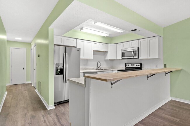Foto del edificio - Charming 3Bed/2Ba Duplex Unit Convenient t...