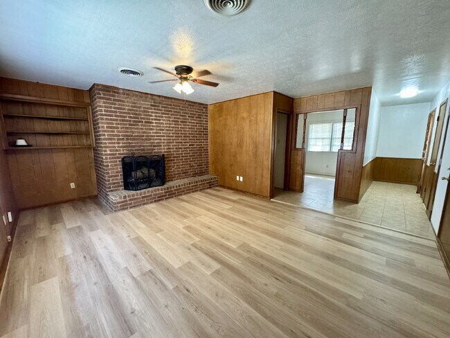 Foto del edificio - Comfortable and Spacious 2-bedroom home with a garage
