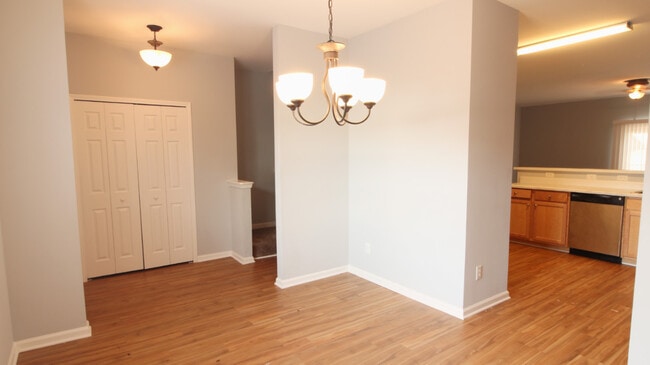 Foto del edificio - Location, Location, Location! Fantastic 3/2.5 Townhome in the Heart of RTP!