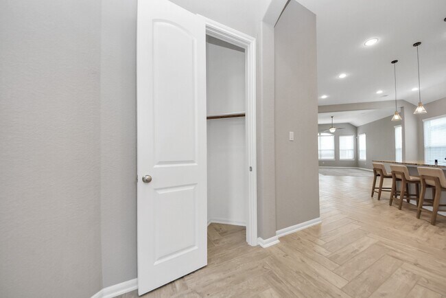 Foto del edificio - 2547 Granberry Pt