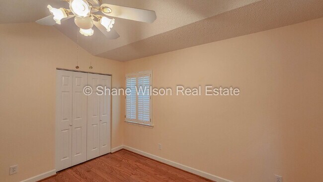 Foto del edificio - Spacious 3-Bed, 3-Bath Condo in Dalton