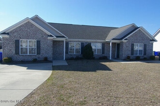 Building Photo - 2517 Saddleback Dr